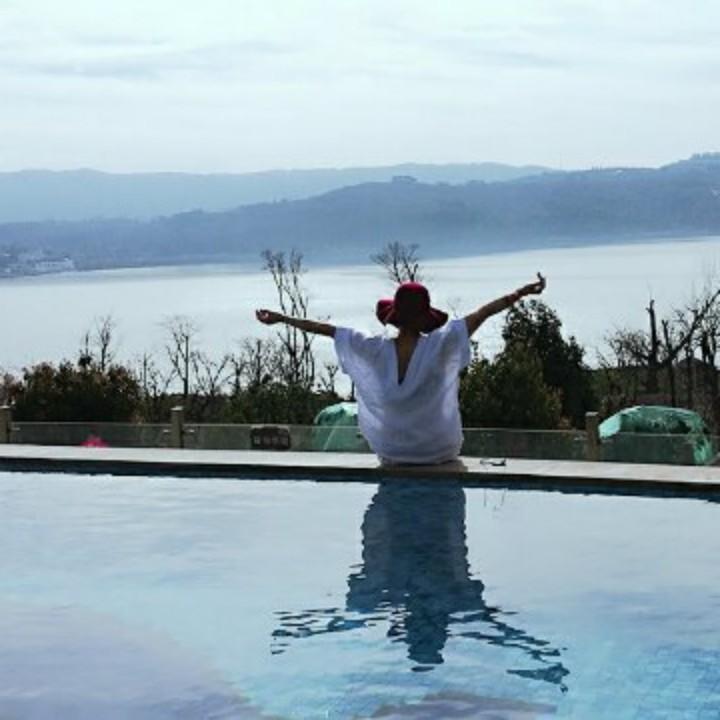 四叶草《卖灯的小阿姨》