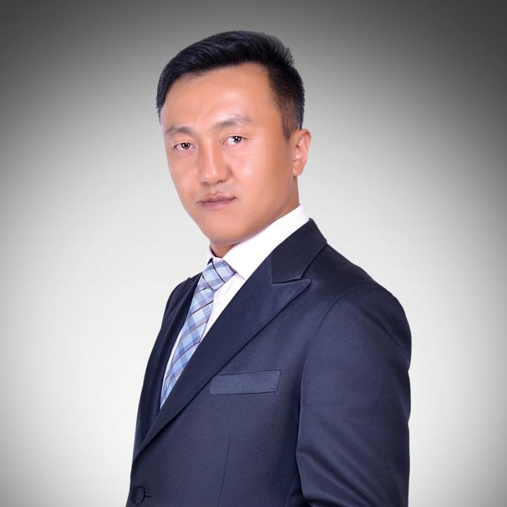 主持人侯智斌