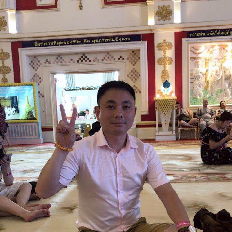 在常德卖数码产品的老黄