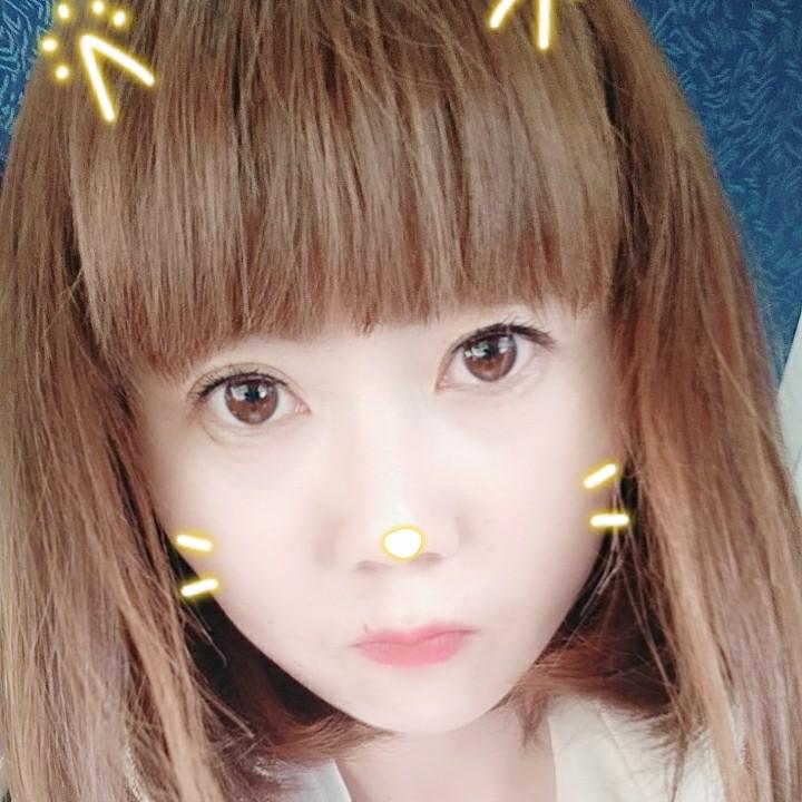 牵小手在沙滩游走239540187