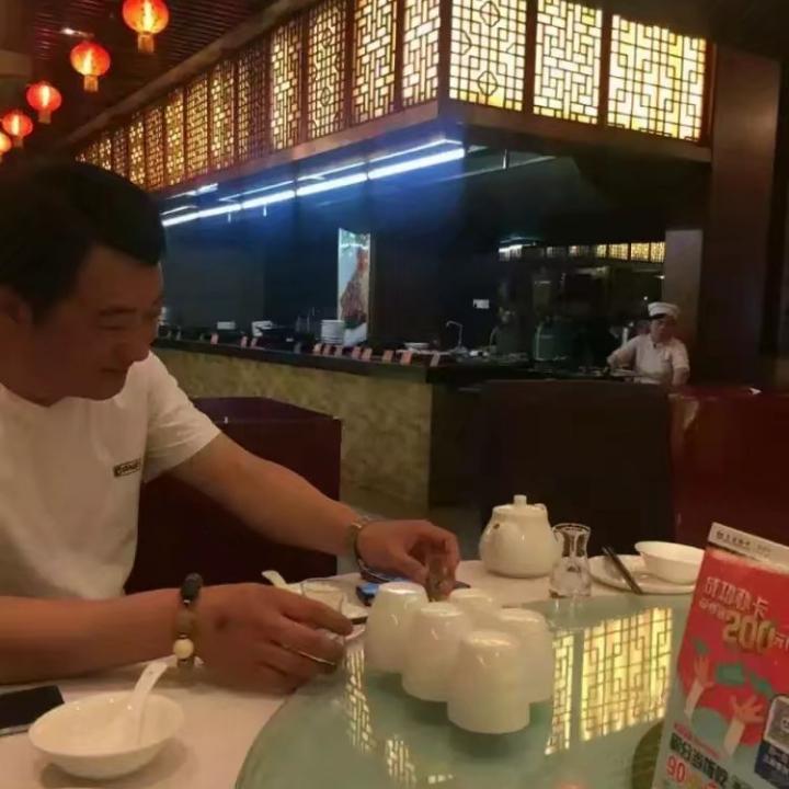 伤感的人是我