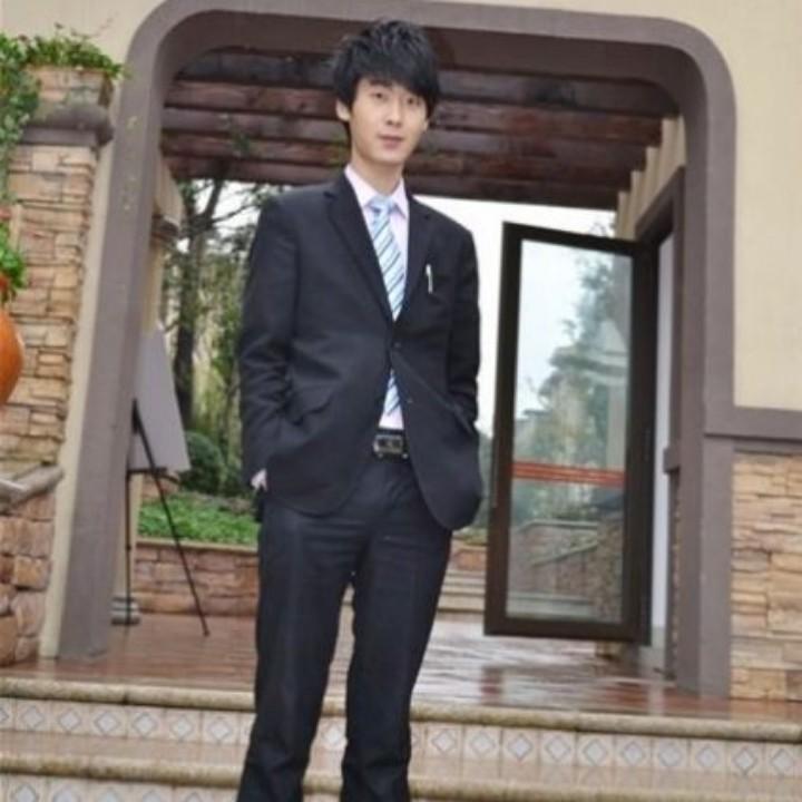 地产顾问左现文