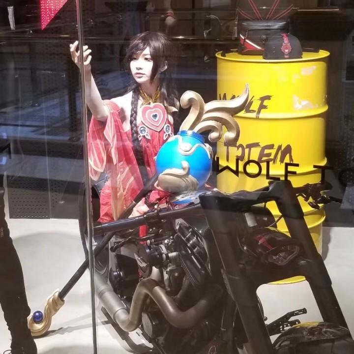 骑虎的狼