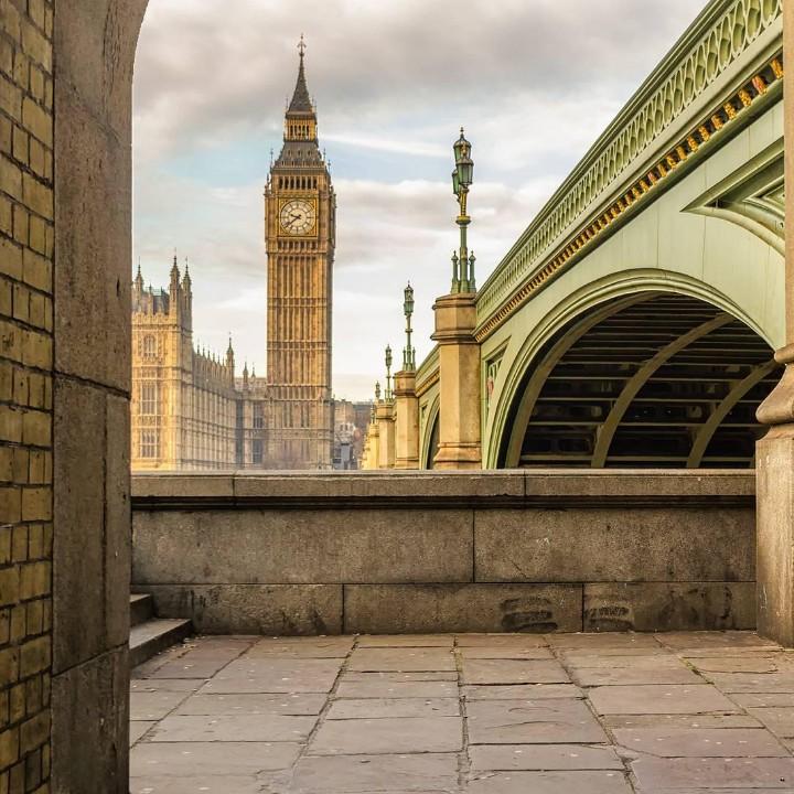 负剑只待晨曦破晓