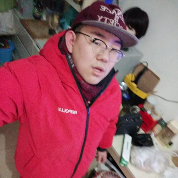 一只快乐的小飞猪