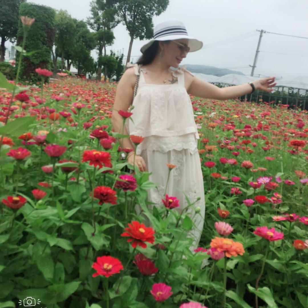 衣榕花海服装店