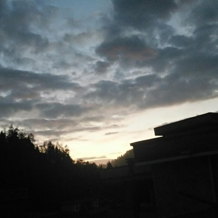 @骑着单车追宝马@