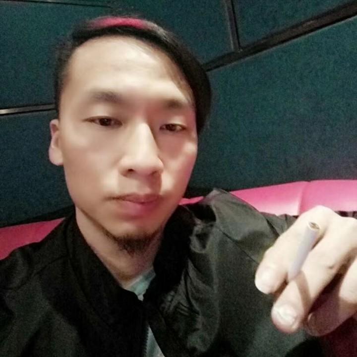 爱发呆的小汝