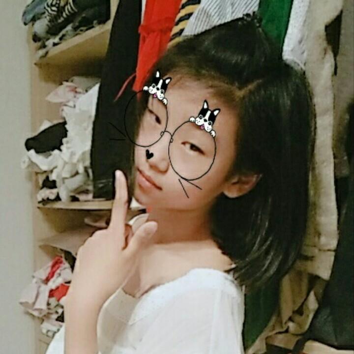 围绕月亮的小星星