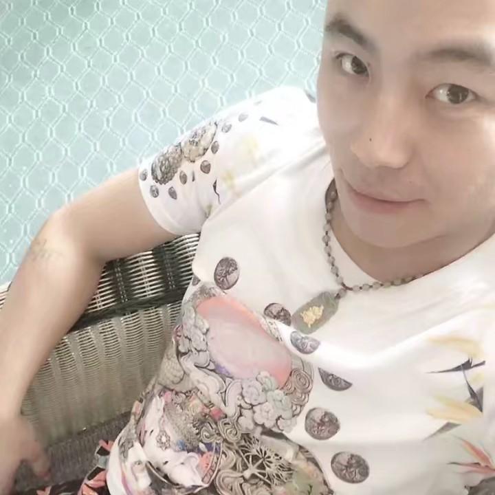 雅安的哥哥不回家。