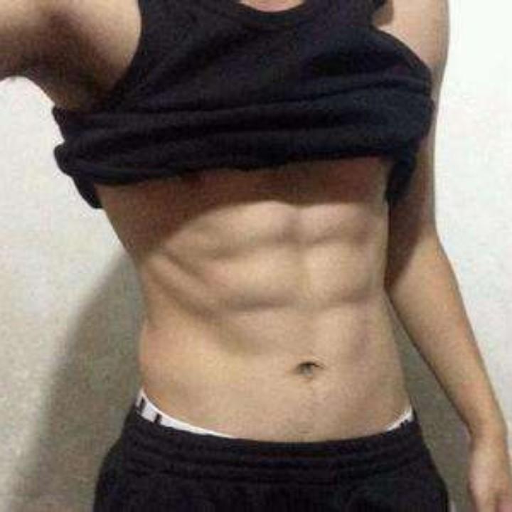 八块腹肌Boy