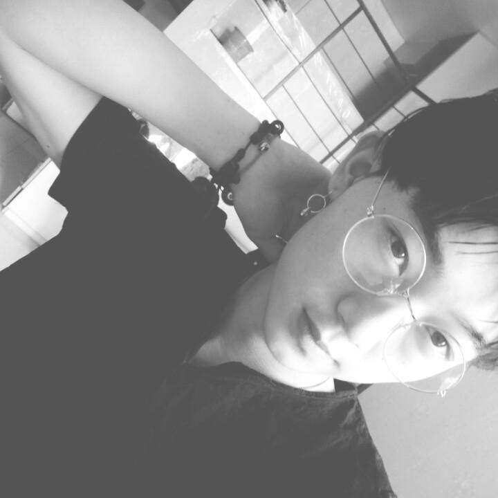 发型设计师灬二梁