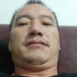 卖卤菜的光头大哥