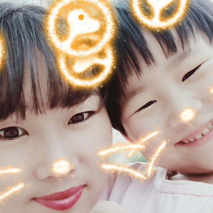 卖灯具的小姐姐