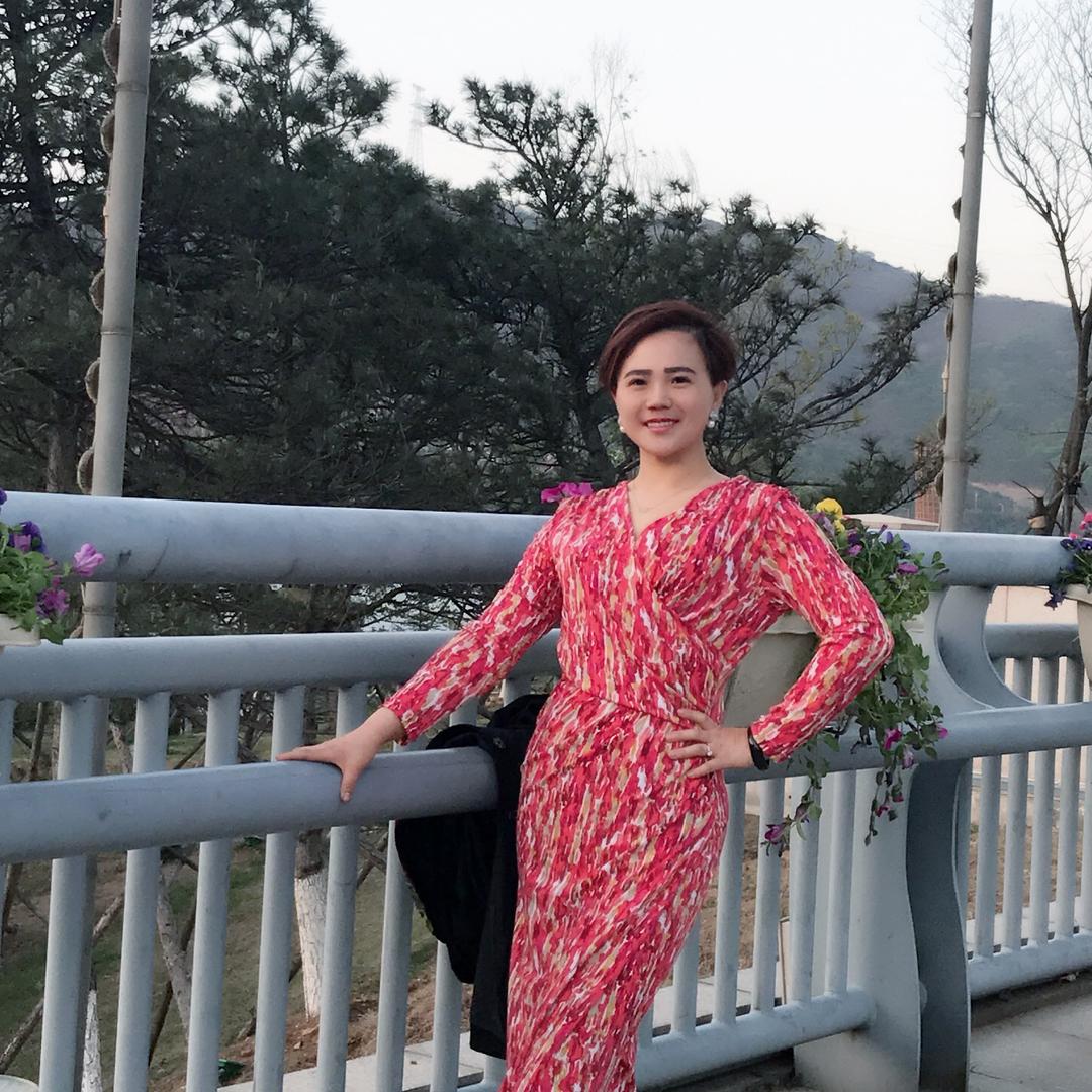 大连市甘井子区芳韵街巷子深美容院