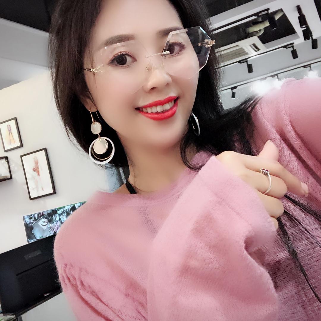 韶关𝙂𝙉 概念💫时尚女装.丹丹