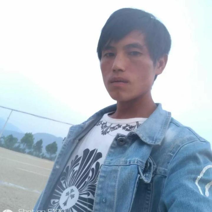 沉默的身影💔🙃
