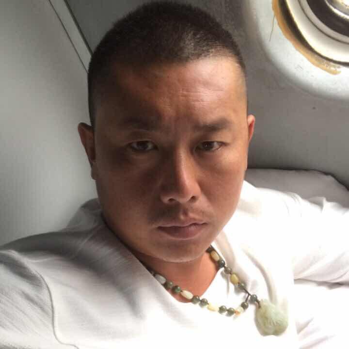 不要拿我消遣寂寞！亮哥