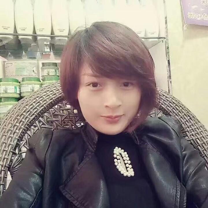 在万人小区做眉毛的徐老师