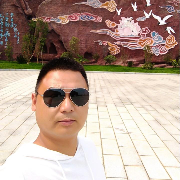 坐在坟头调戏鬼