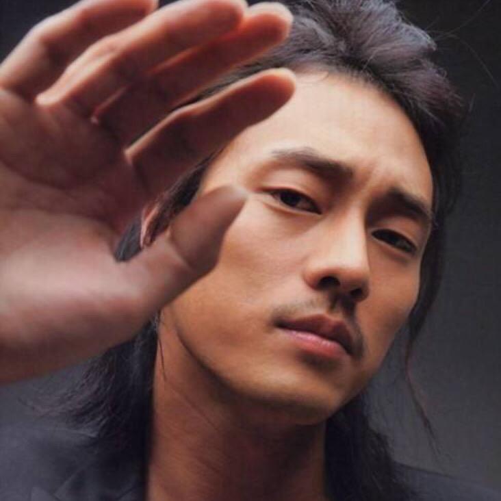 扶老奶奶闯红灯