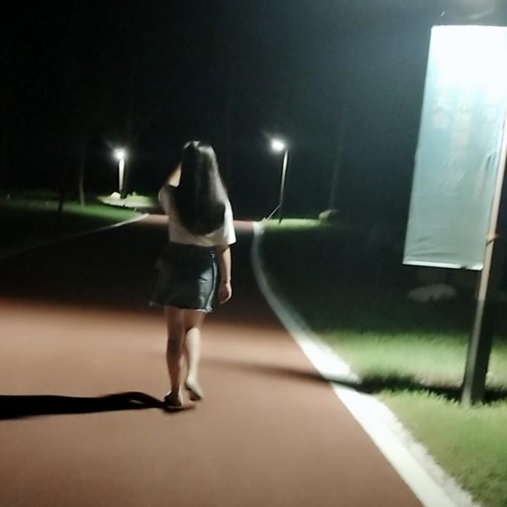 默默