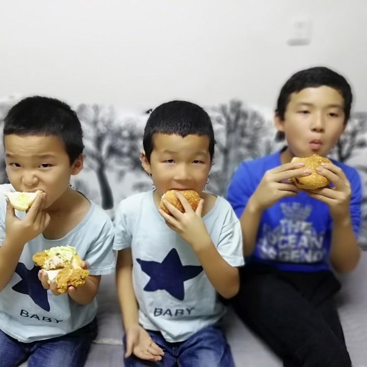 可爱三兄弟