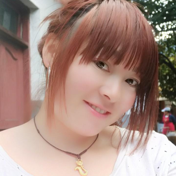 月光下的女孩