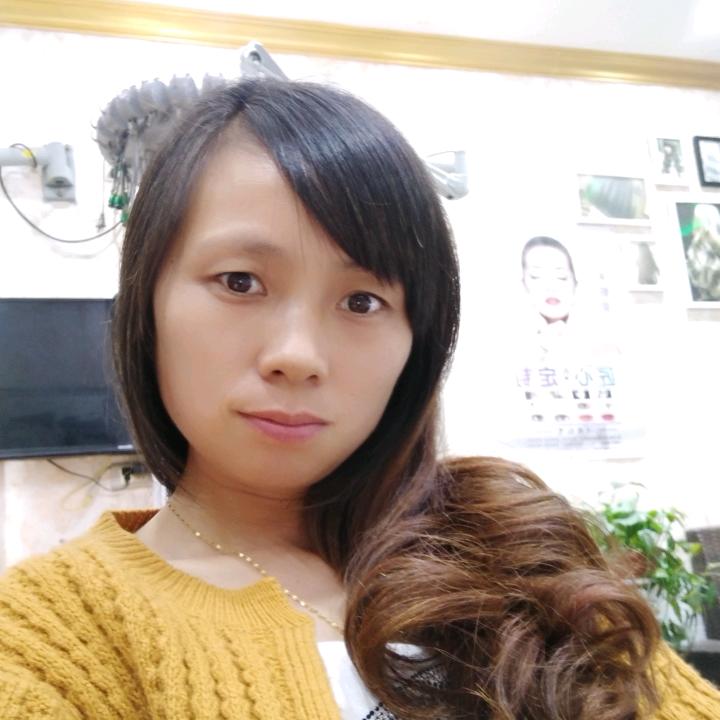 花秋百惠超市门口浩浩大锅卤