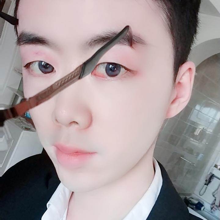 晴朗会画画