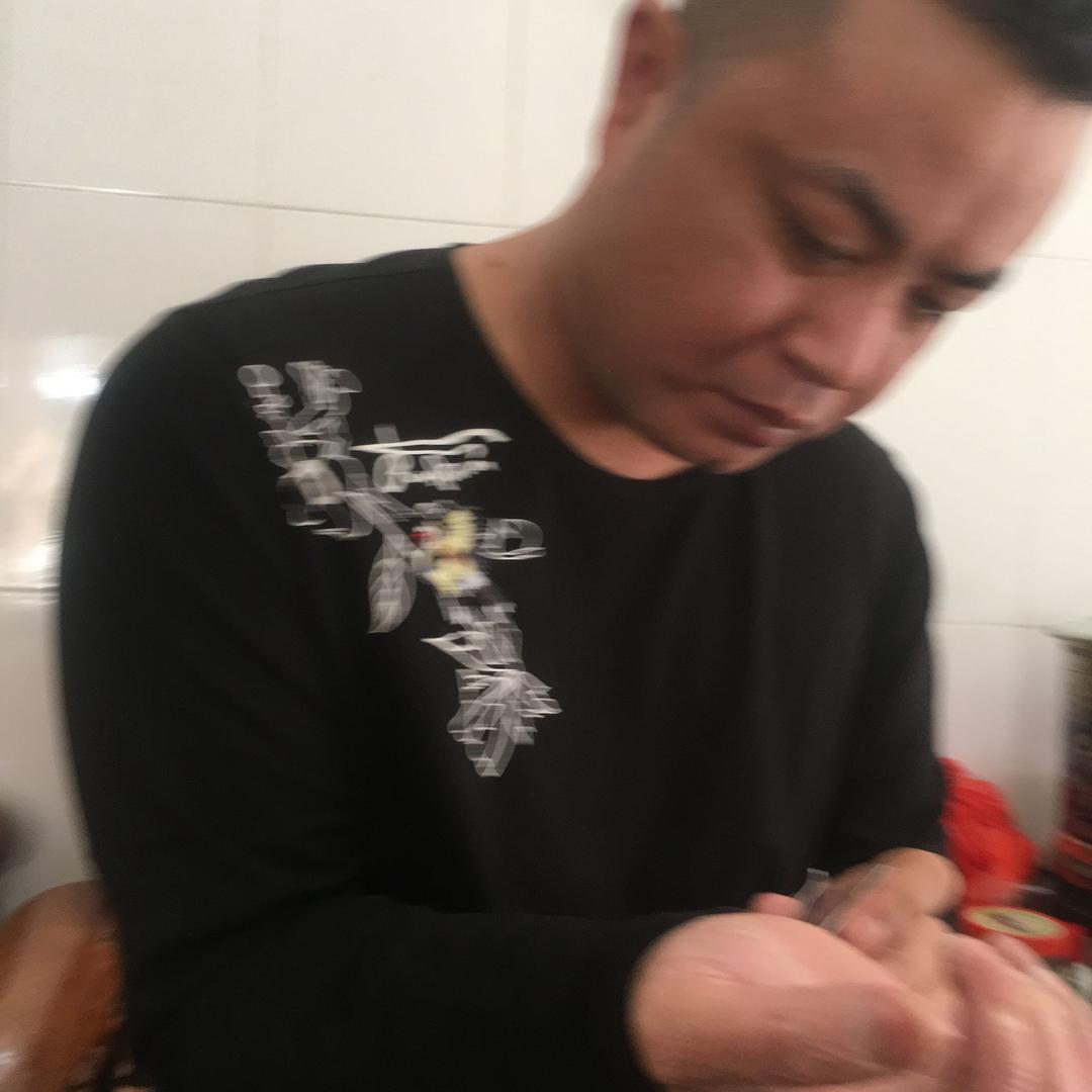 用户645476风中的☁️