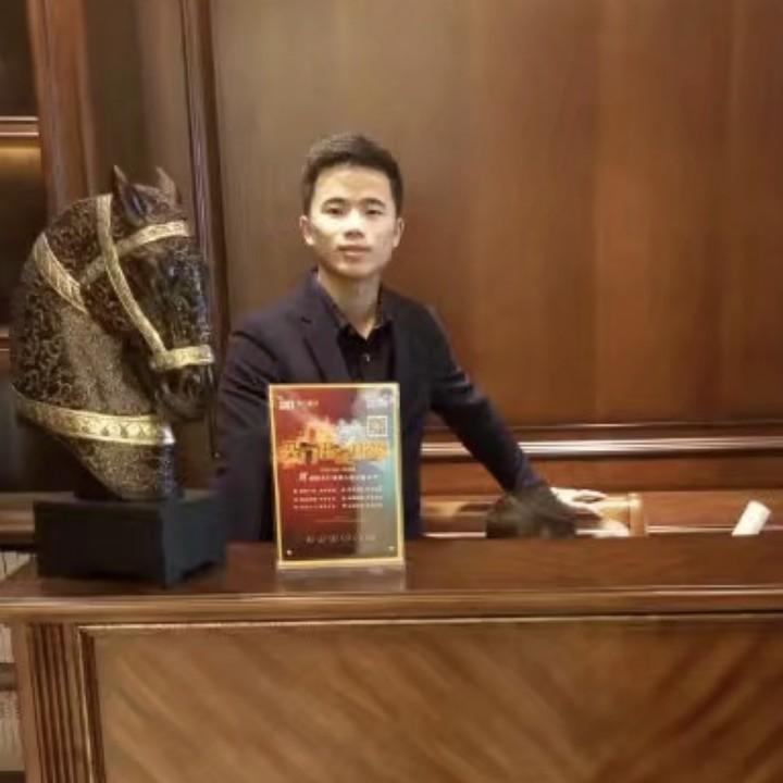 喀什市君越装饰公司  戴先生