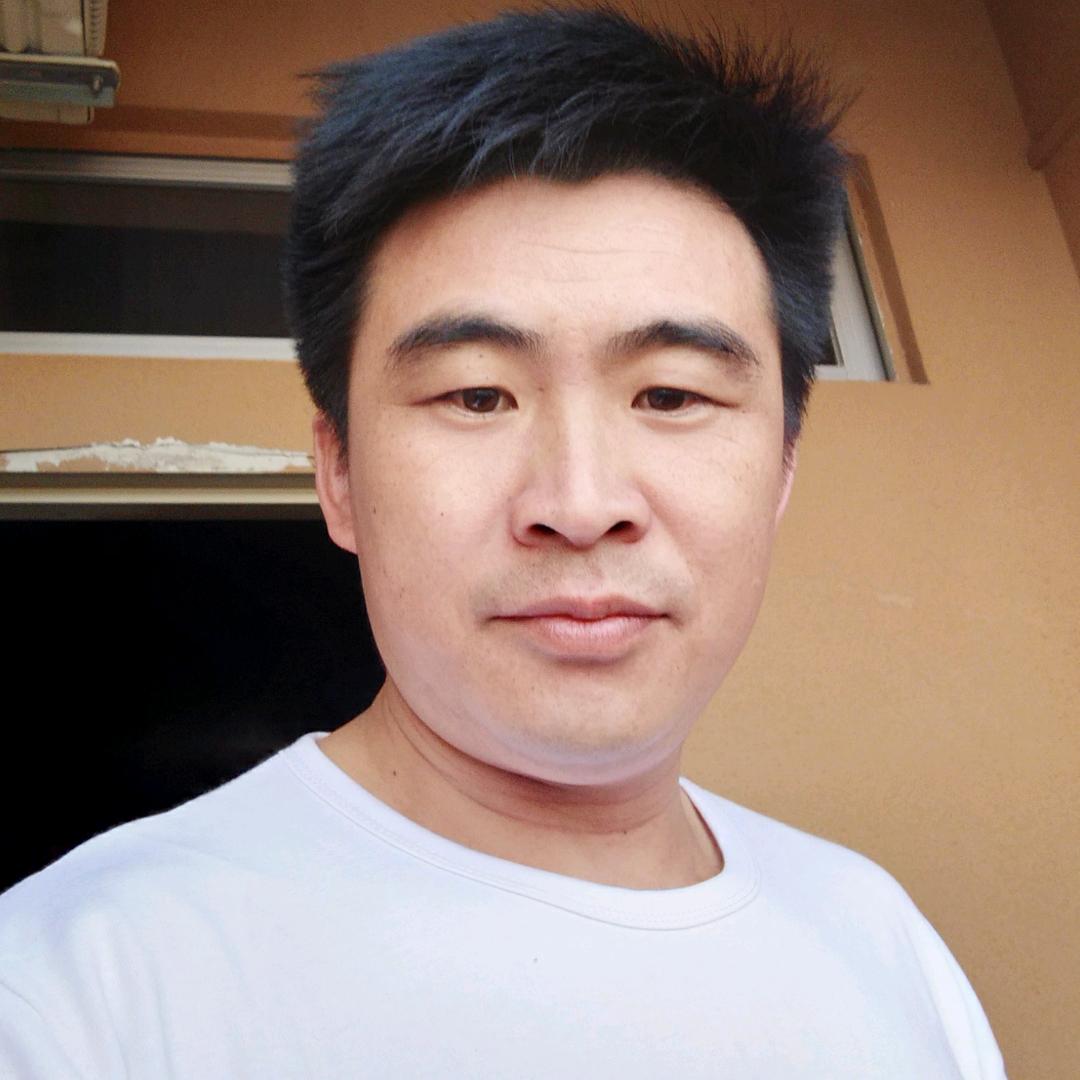 80后的抬草人