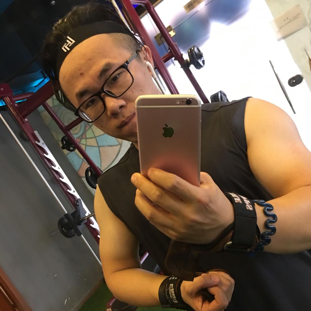屈亮宇_