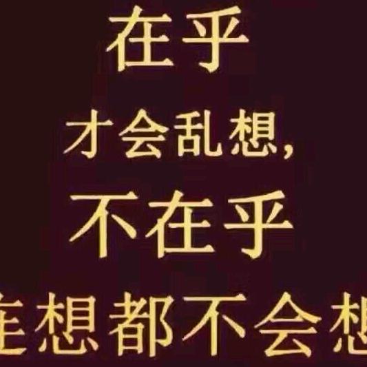 行走沙漠的戈壁人