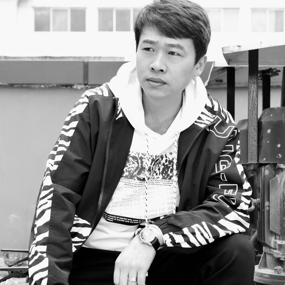 何 杰