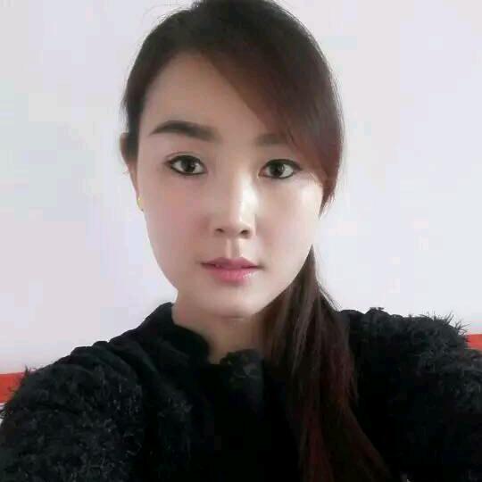 风雨中的铿锵玫瑰