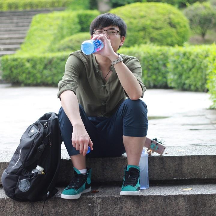 织布男