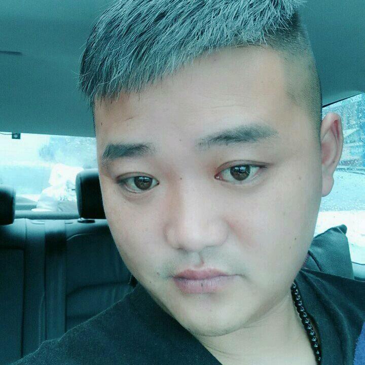 揉大板的万成哥