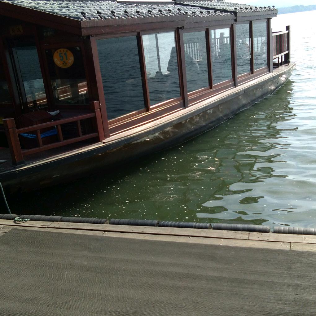 义虎义户外装备专卖店字