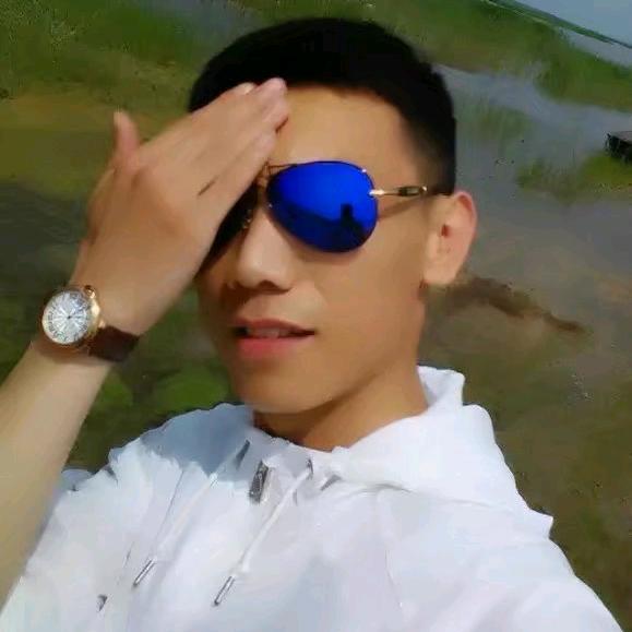 一个、安静的男人