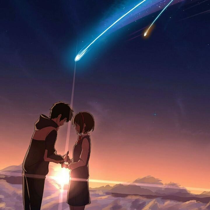 抱大树看美景