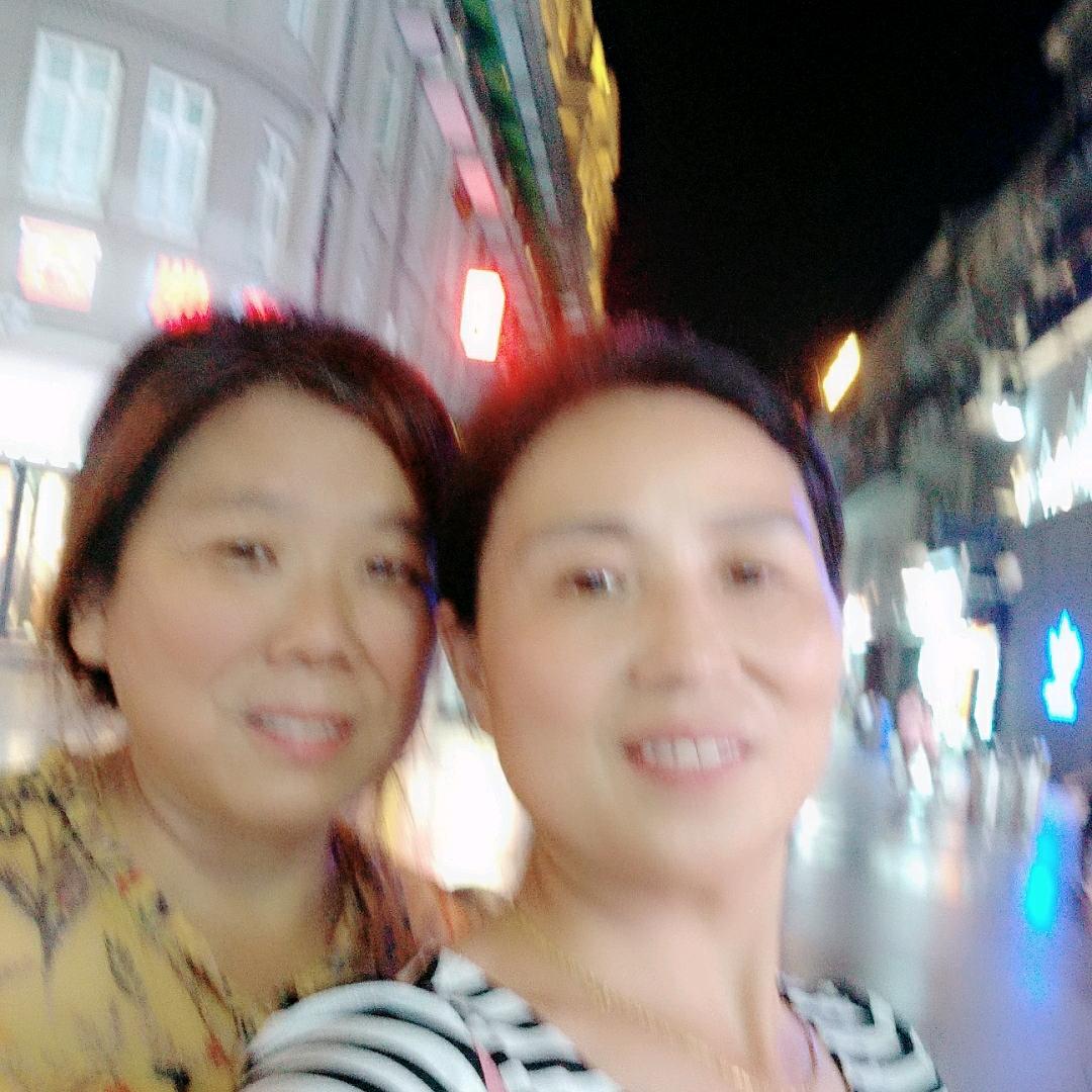 两个孙子的保姆