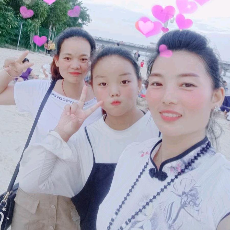 黑夜里的萤火虫