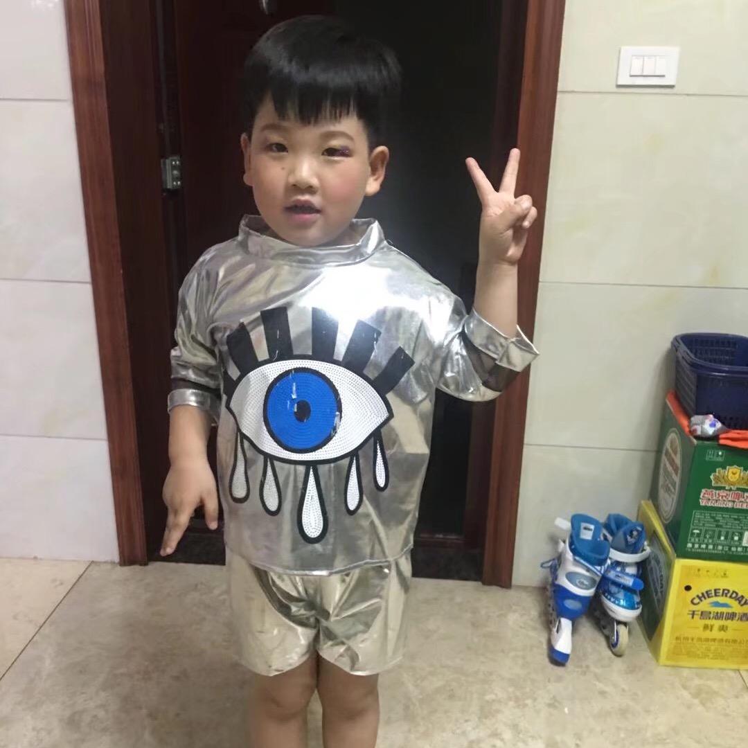 小明拿着黄瓜🥒