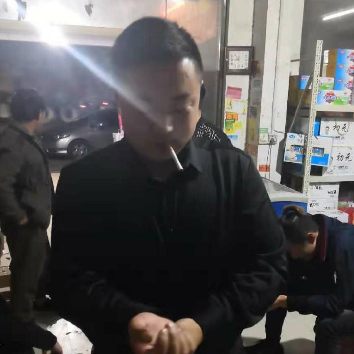 白天尾款人