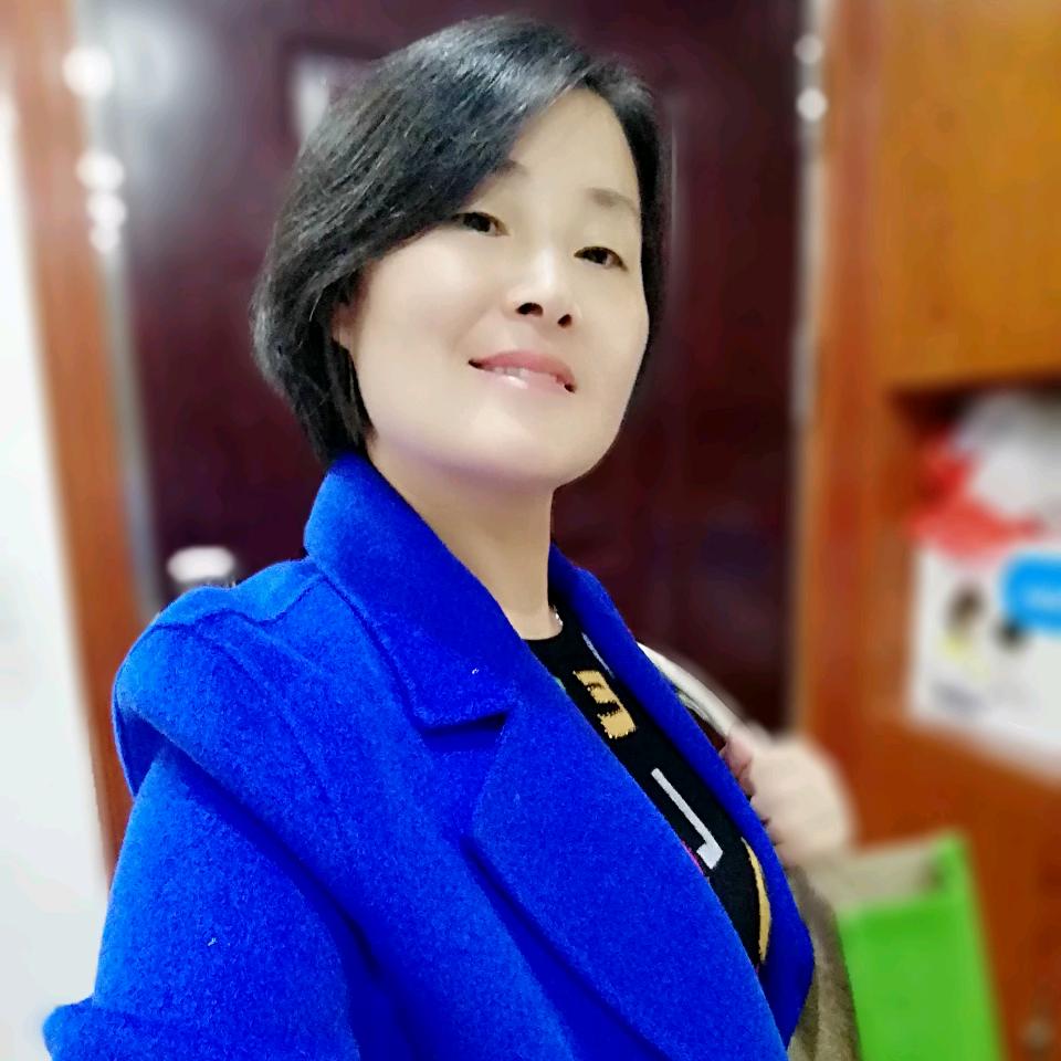 阳光穿过云朵