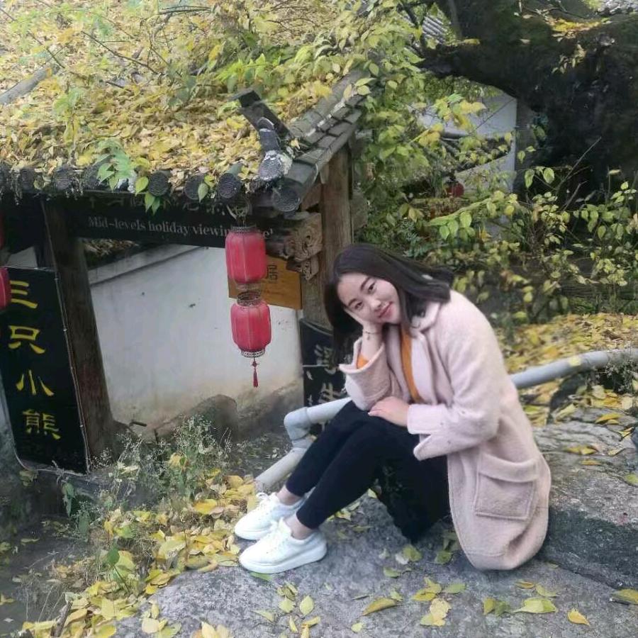 大树下的向日葵