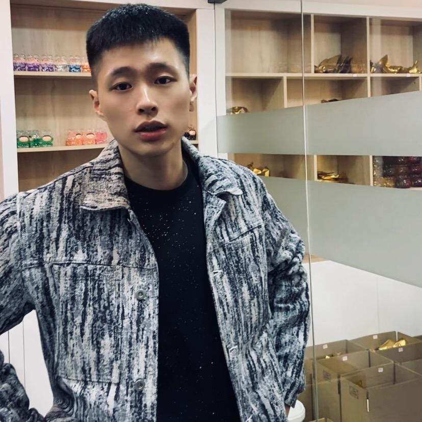 不怎么帅气的老刘