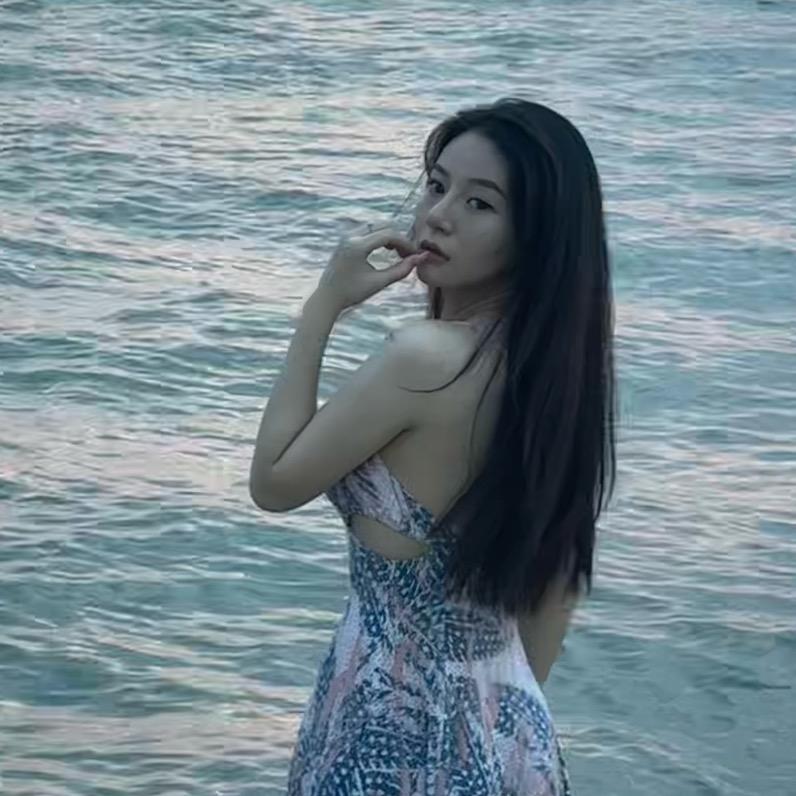 摸摸我的小脑袋